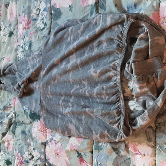 Long sleeve camo crop top - Picture 2 of 2